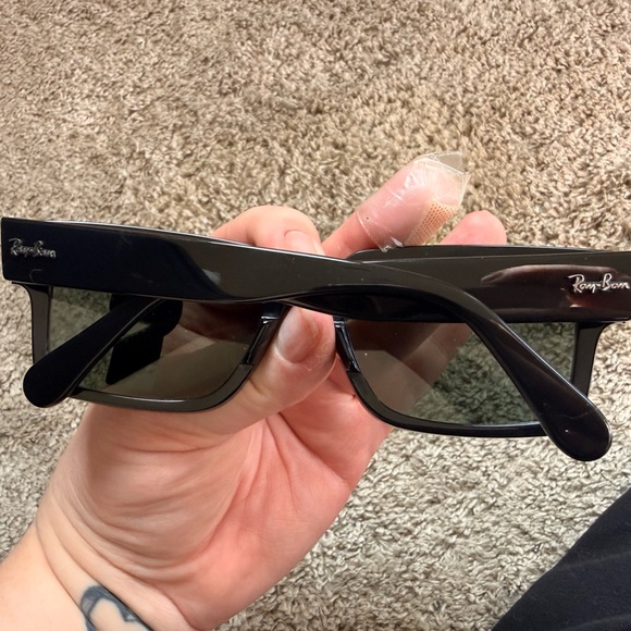 Ray-Ban Black Sunglasses - Picture 3 of 6